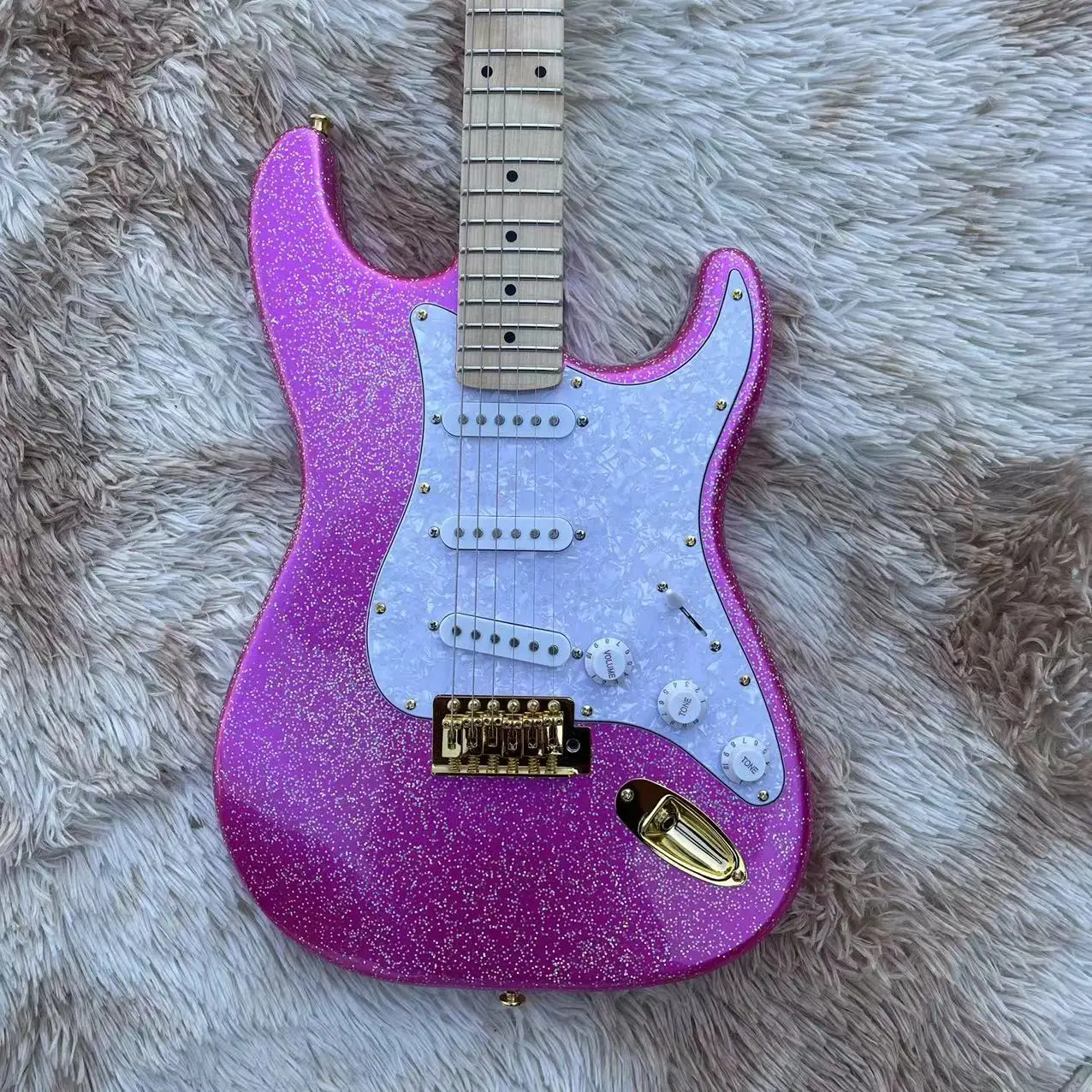 

6-string split body electric guitar with small particles of pink and high gloss, shipping real pictures, free shipping to home
