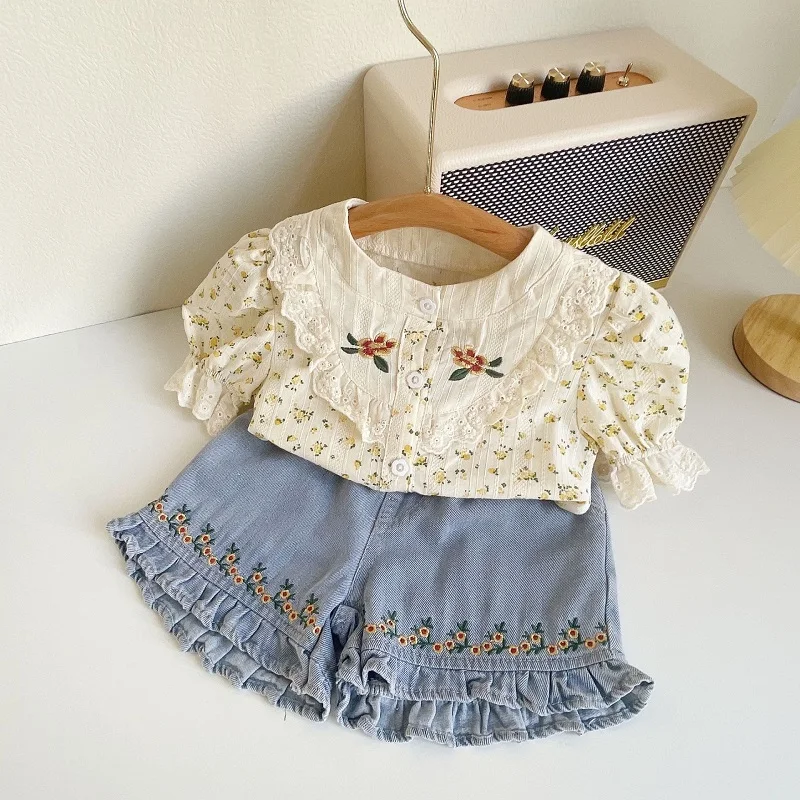 

Summer baby girl’ suit 2023 new girls cute floral Lace shirt plus embroidered denim shorts leisure two-piece set Children's suit
