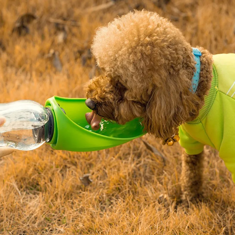 

680ml Portable Pet Dog Water Bottle Soft Silicone Leaf Design Travel Dog Bowl for Puppy Cat Drinking Outdoor Pet Water Dispenser