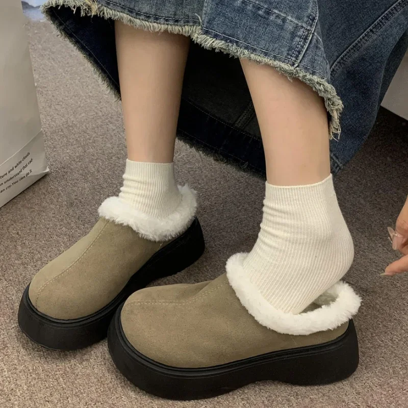 Замшевые женские тапочки зимняя теплая обувь на меху модные новые повседневные