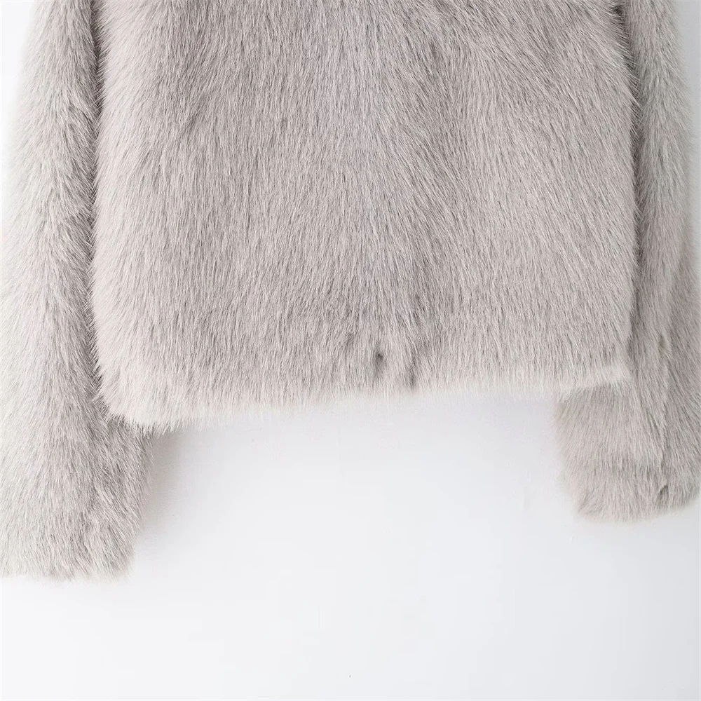 Женская куртка из искусственного меха