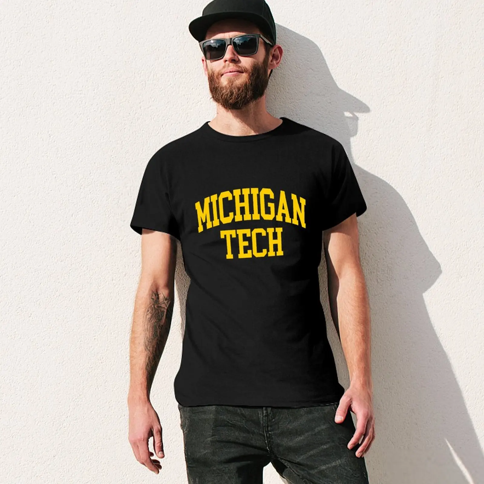 Фото Футболка Michigan Tech с изогнутым принтом в стиле колледжа, городской повседневный стиль, свободный крой. №3
