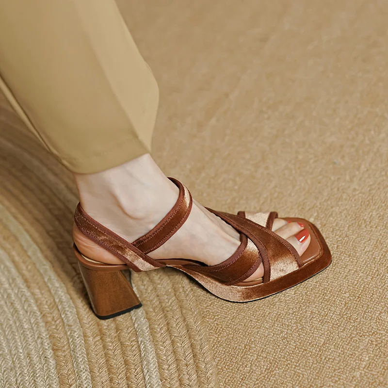 Босоножки женские на толстом квадратном каблуке 7 см винтажные туфли-лодочки