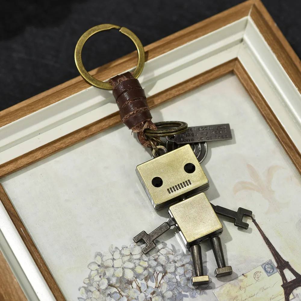 Simple cartoon cute robot cowhide keychain personalized retro woven key pendant creative bag pendant