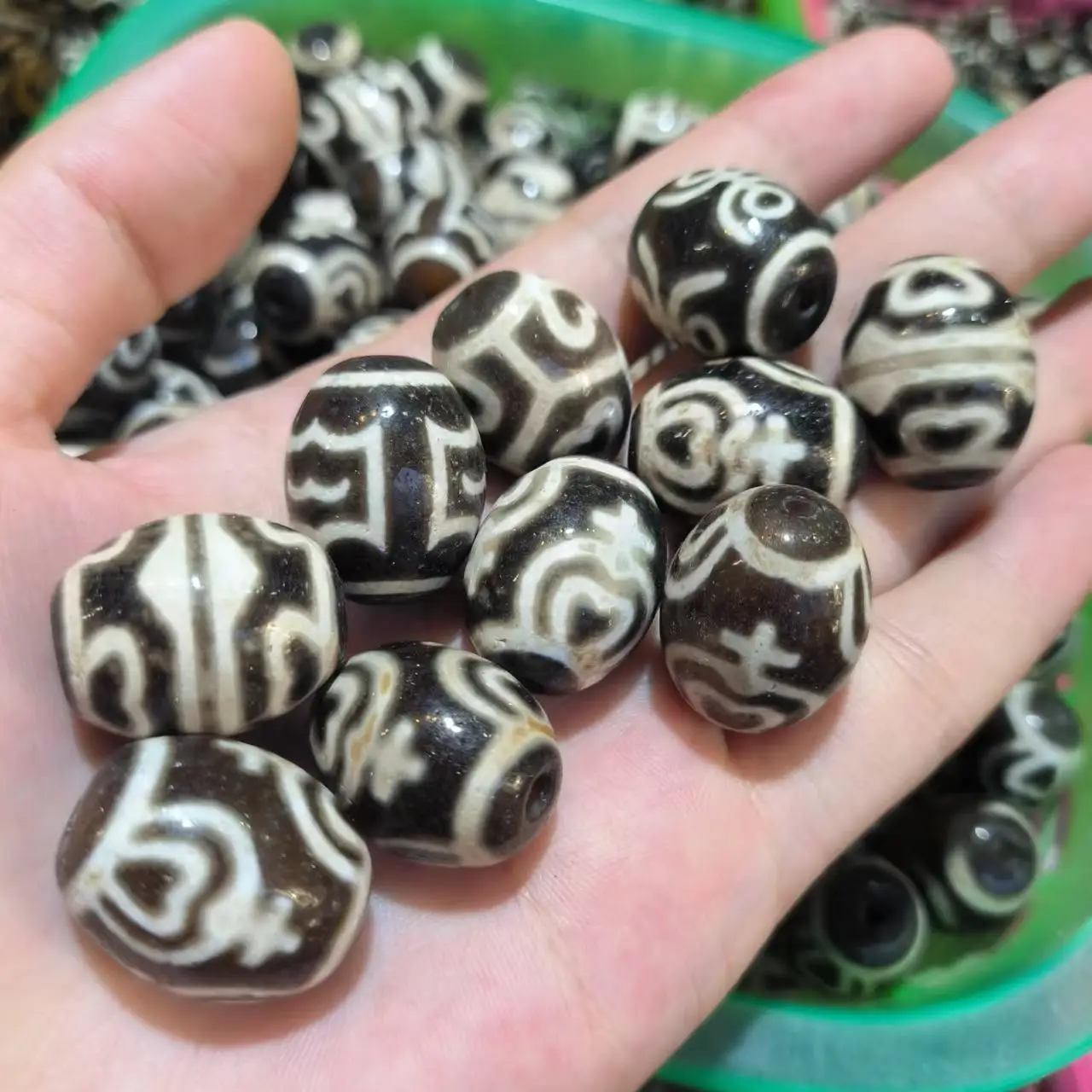 10pcs/lot Natural Agate Daluo Dzi Wholesale weathered pattern brown tones Various patterns accessories gem jewelry amulet diy