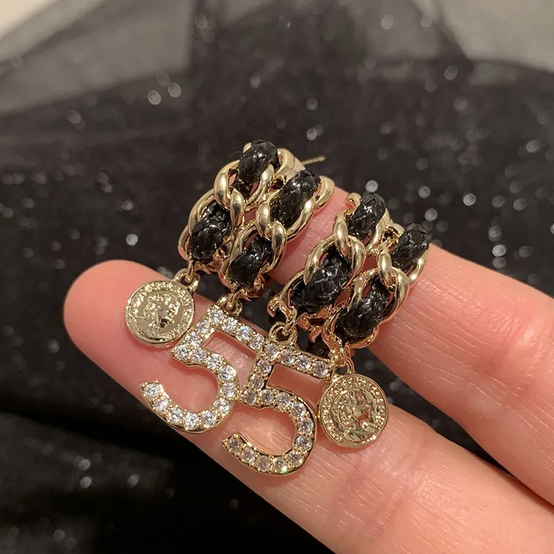 

Number 5 Earrings Sweet, Elegant, and Grand Micro Inlaid Earrings Small Fragrance S925 Gold Coin Beauty Head Earrings