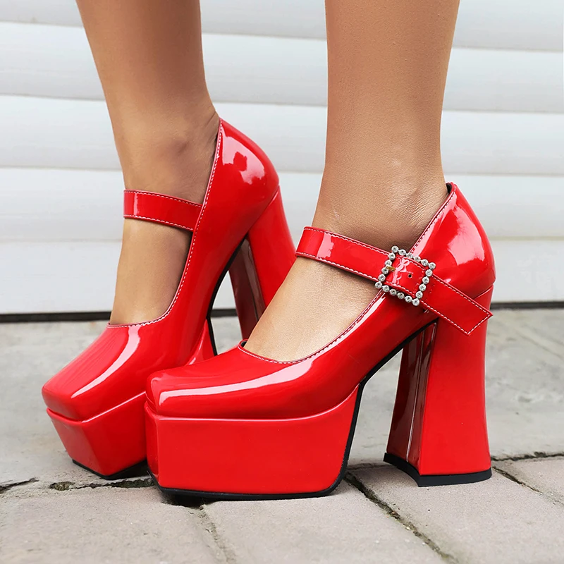 

Женские туфли-лодочки на очень высокой платформе и толстом каблуке