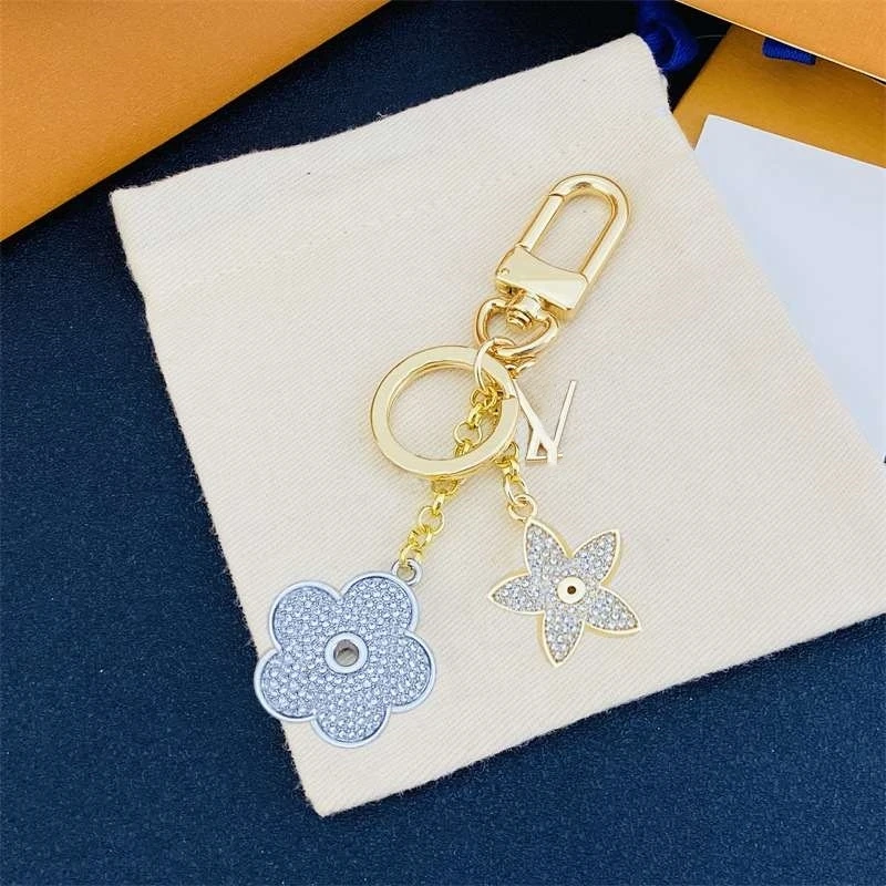 

Senior designer top-level brand letter gold enamel keychain, suitable for men's and women's bag keychains