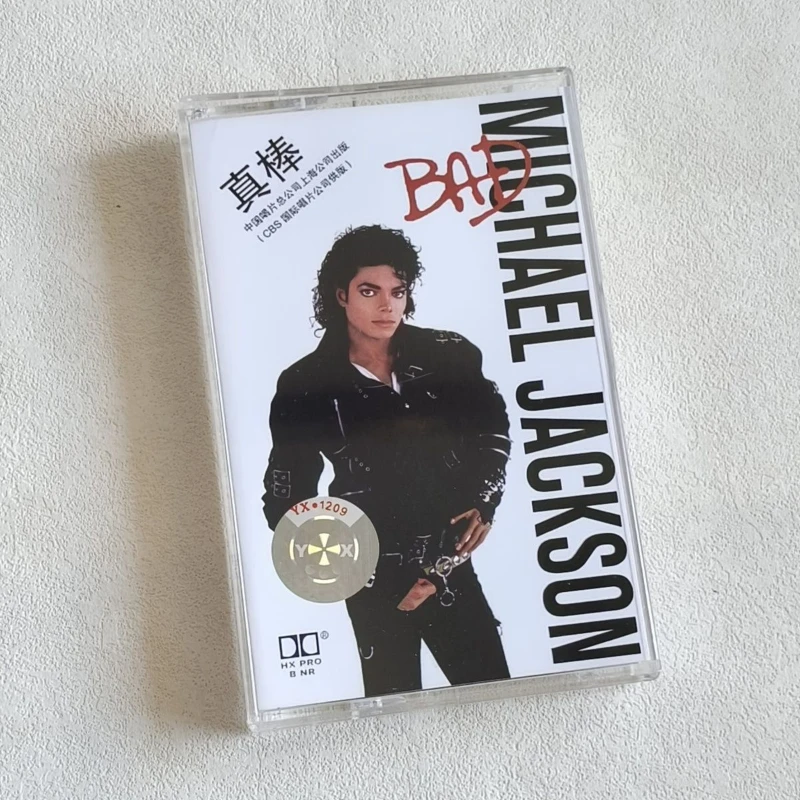 Фото Коллекция музыкальных кассет Майкла Джексона: альбомы Thriller, Dangerous, Beat It, а также кассеты для косплея, автомобильные магнитолы, Walkman, саундтреки, коллекционные наборы. №2