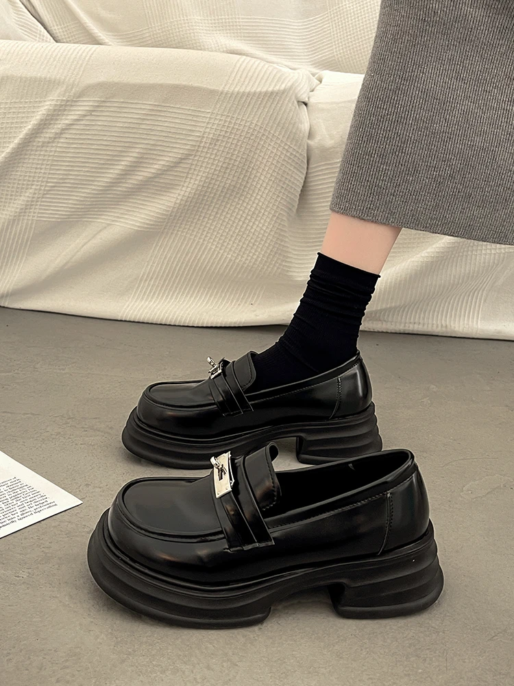 

Женские туфли на плоской подошве, повседневные женские кроссовки с круглым носком, универсальные осенние кроссовки в британском стиле с искусственным мехом, без шнуровки, платформа для сабо