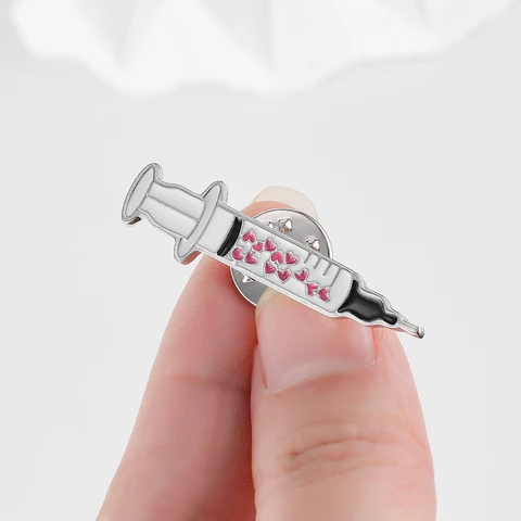 Брошь Catuni "Шприц"