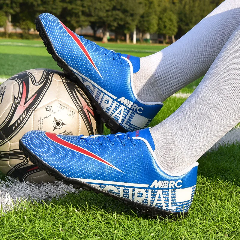 Mens Professional Soccer Shoes Anti-Slip Grass Training Low-Top Soccer Cleats Football Boots Ultralight FG/TF Non-Slip Chuteira