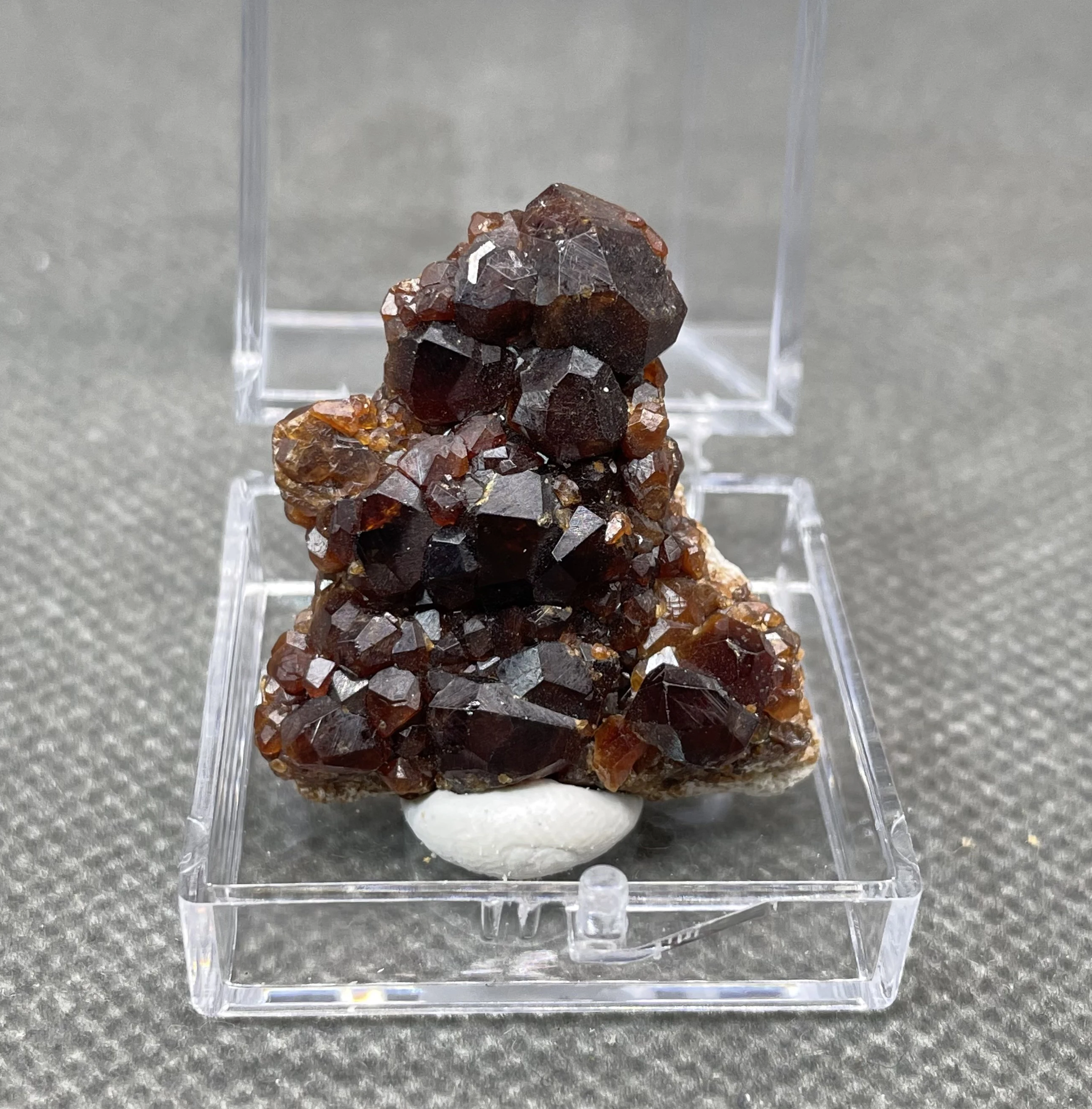 

Новинка! 100% натуральный редкий гранат, минеральные образцы камней и кристаллов, кварцевые кристаллы + коробка, размер 3,4 см