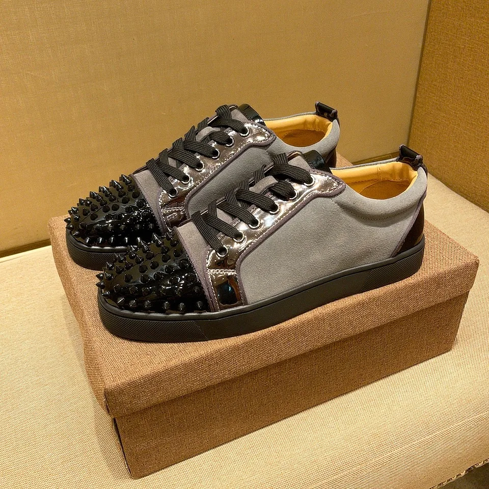 

Luxury Fashion Brand Men loafers Spikes Men's leather shoes Rivets Casual Flats Sneakers Birthday Present High quality Winter