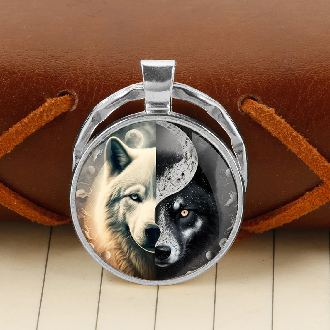 Брелок для ключей ручной работы с двухсторонним дизайном в виде волка