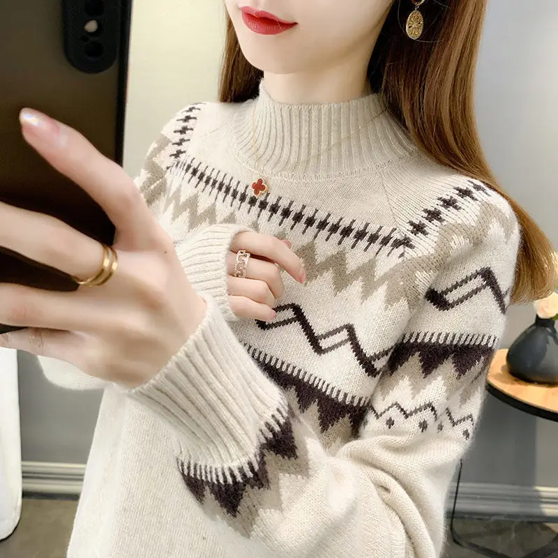 

Pullover female winter retro semi -high -necked sweater 2023 litter wears knitted bottoming shirt inside foreign woven sweater