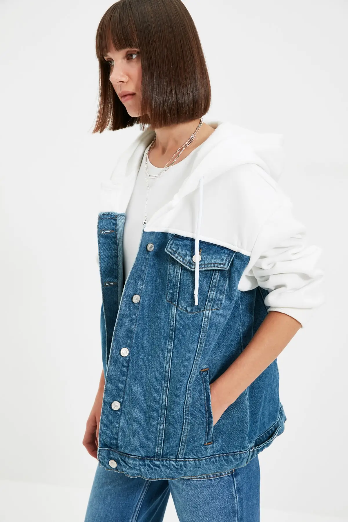 

Trendyol Hooded Denim Jacket TWOAW22CE0370