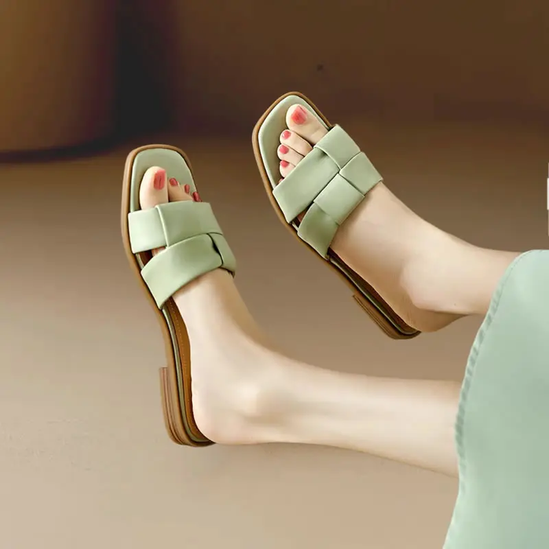 Женские сандалии из натуральной кожи на низком каблуке Размеры 35-40