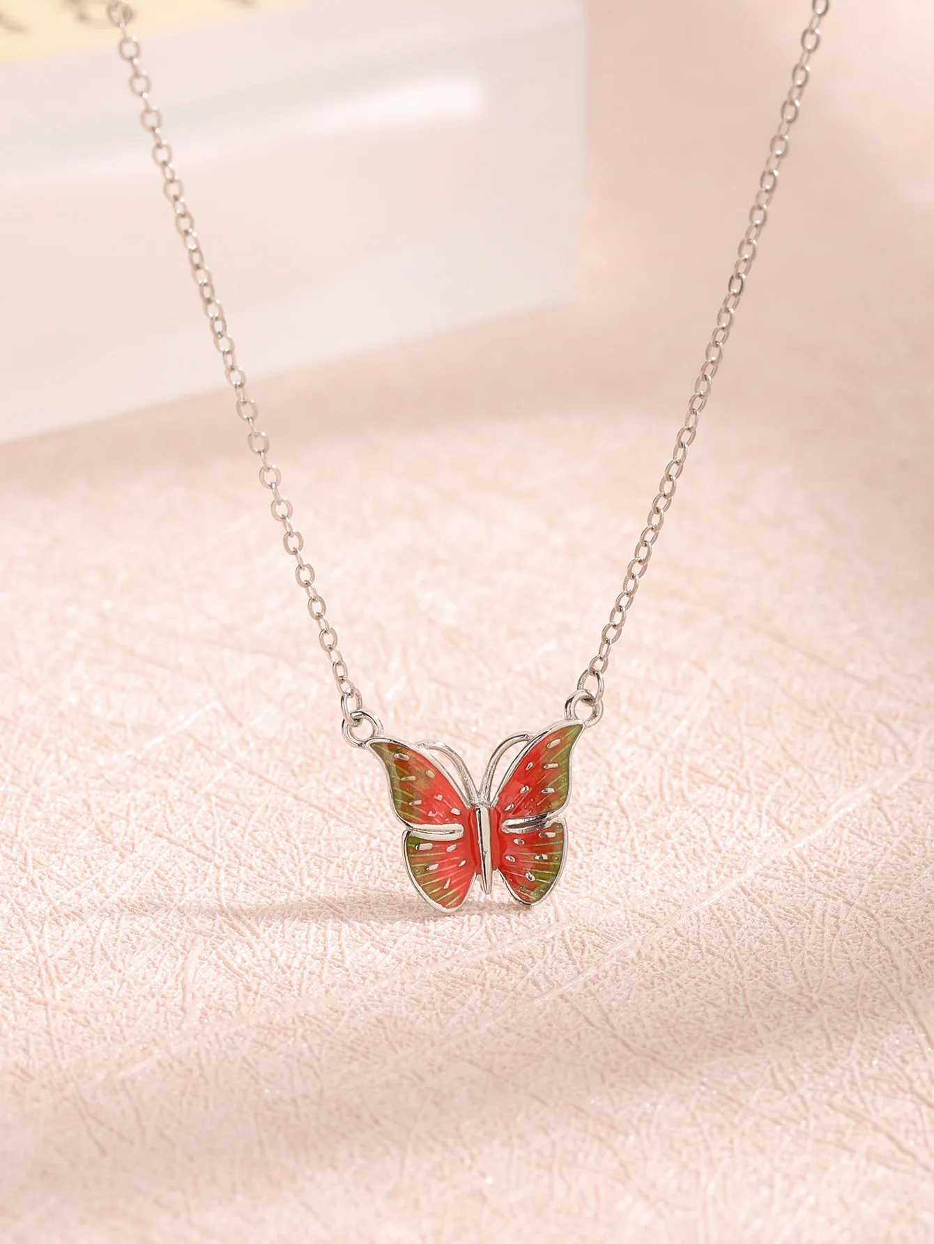 

2023 Fashion New European and American Vintage S925 Sterling Silver New Dropped Butterfly Necklace Temperament Necklace Female