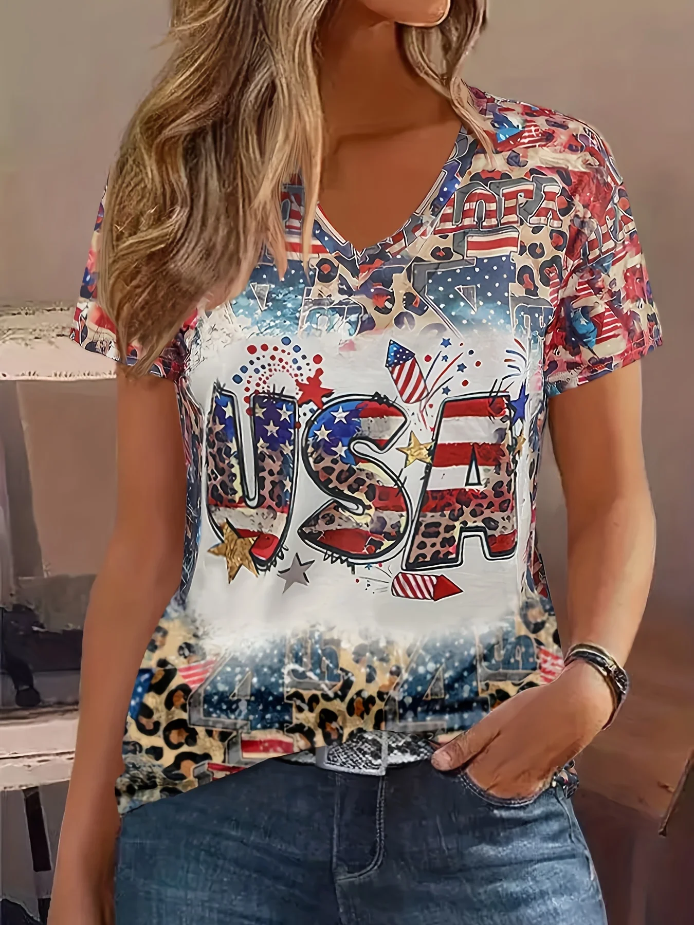 Женская футболка с V-образным вырезом и надписью