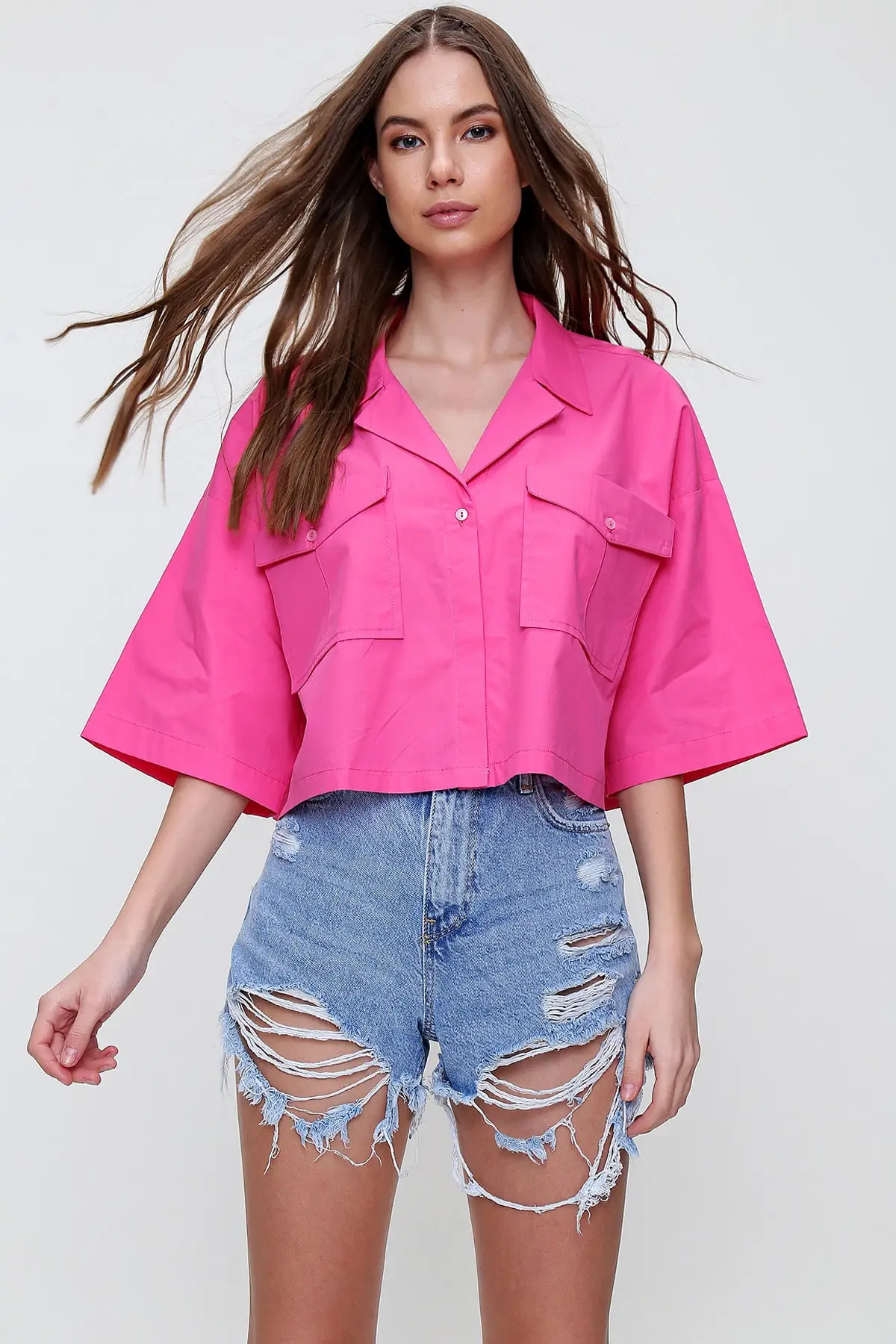 

Women Fuchsia, Pockets, Crop, Poplin Shirt, Collar, Modern, Short, Wide Fashion Cut, quality Sewing, Natural Cotton Woven, Do not sweat