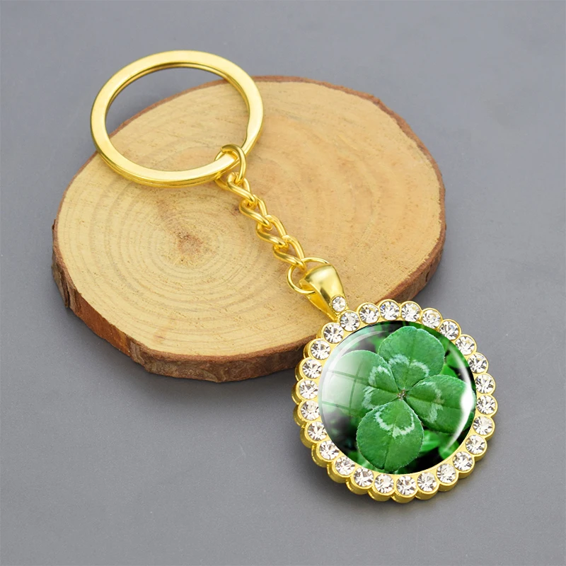 

Lucky Four Leaf Grass Key Chains Flower Cabochon Glass Pendant Metal Keychains Men's and Women's Fashion Keyring