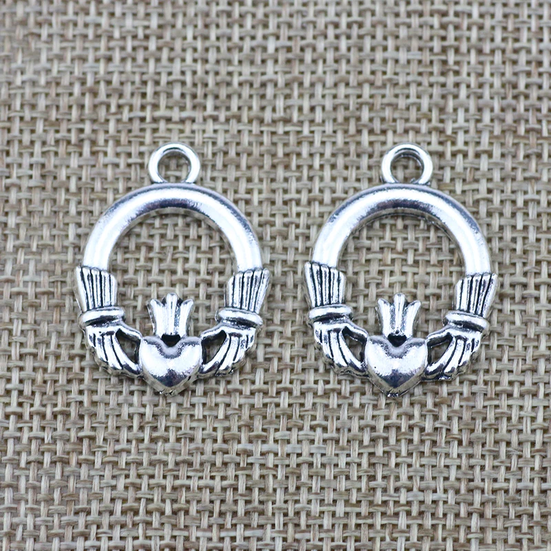 

6Pieces 22*29mm Mixed Alloy Antique Silver Color Heart Hands Charms Keychain Pendant Accessory For DIY Jewelry Making