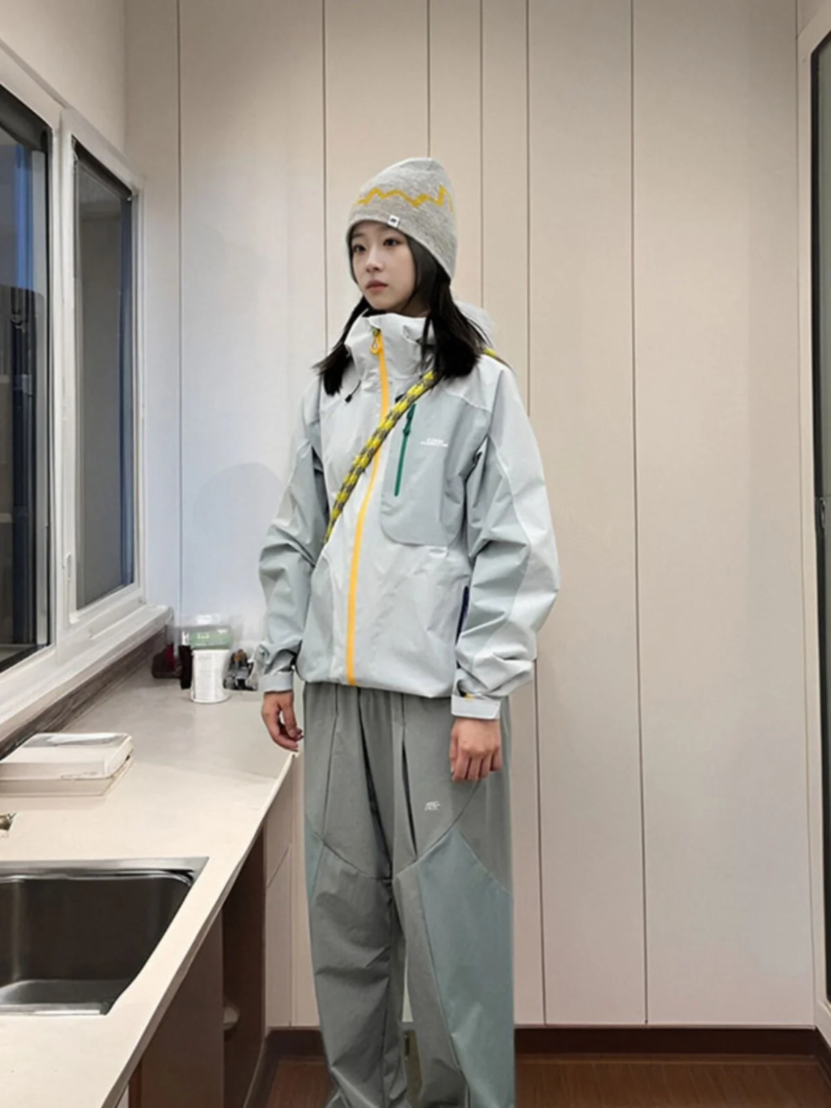 Kskm Серая куртка женская новинка 2024 маленький модный ветрозащитный