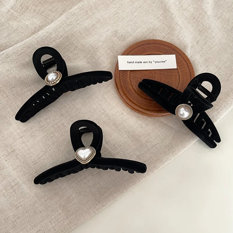 

French Velvet Gripper Clip Wild Temperament Hair Clips Korean Retro Girls Hair Accessories Fashion Pearl Decorative Hair Clip