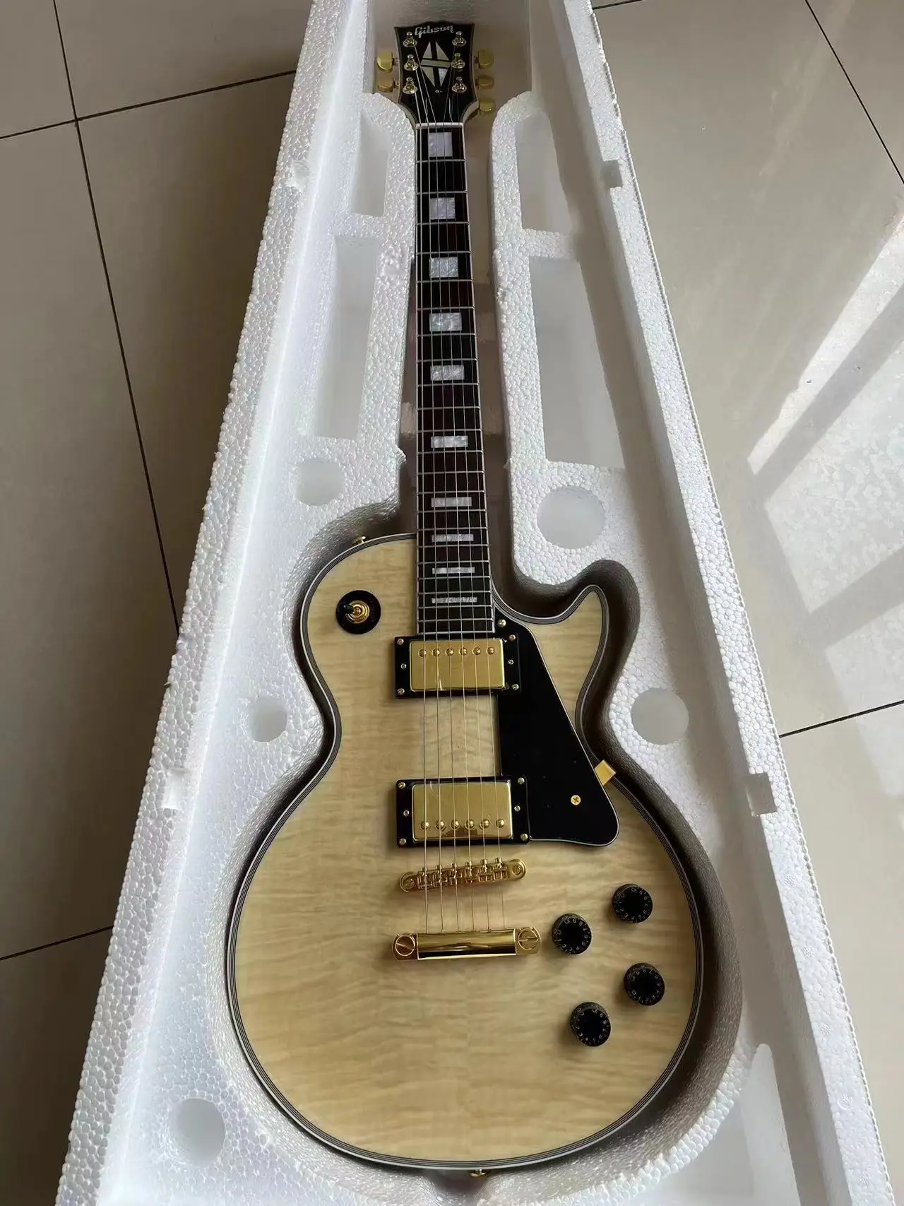 

Factory Who.ale Top quality Rosewood fingerboard Golden hardware G LP Custom red Electric Guitar 141110w