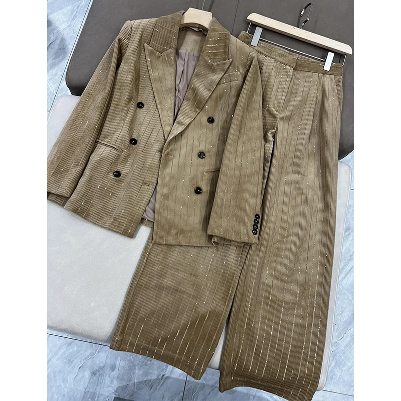 Рисунок 4 - Женский офисный костюм из двух предметов