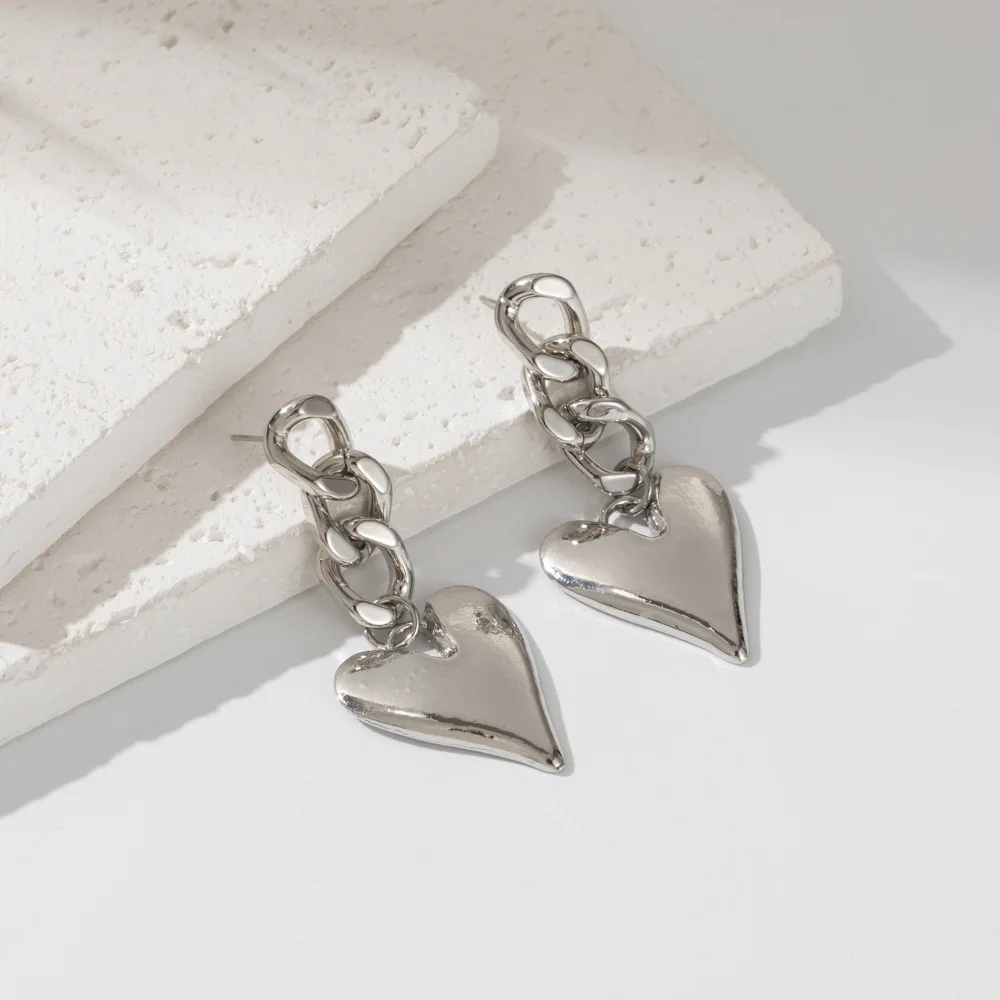 

Niche Design Fashion Metal Heart Earrings Stitching Chain For Women Simple and Versatile Ladies Pendant Earrings Jewelry 2023
