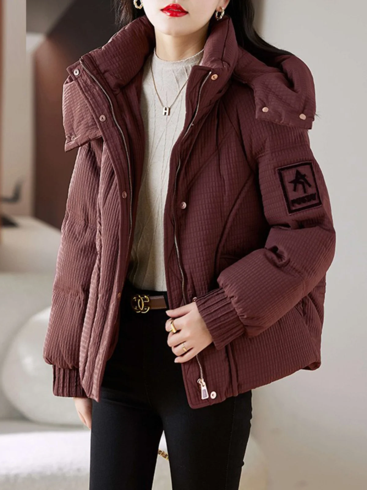 Short Down jacket Women Winter 2024 New Small High end Western Sle Fashion Thick Warm White Duck Down Outerwear