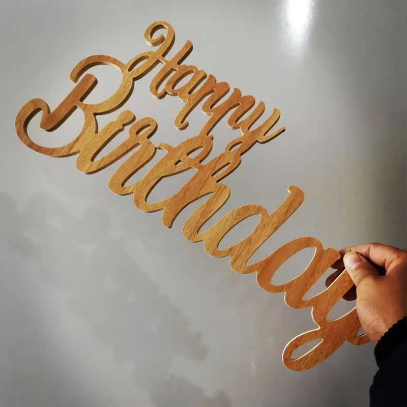 Изготовленное на заказ украшение стола с днем рождения знак