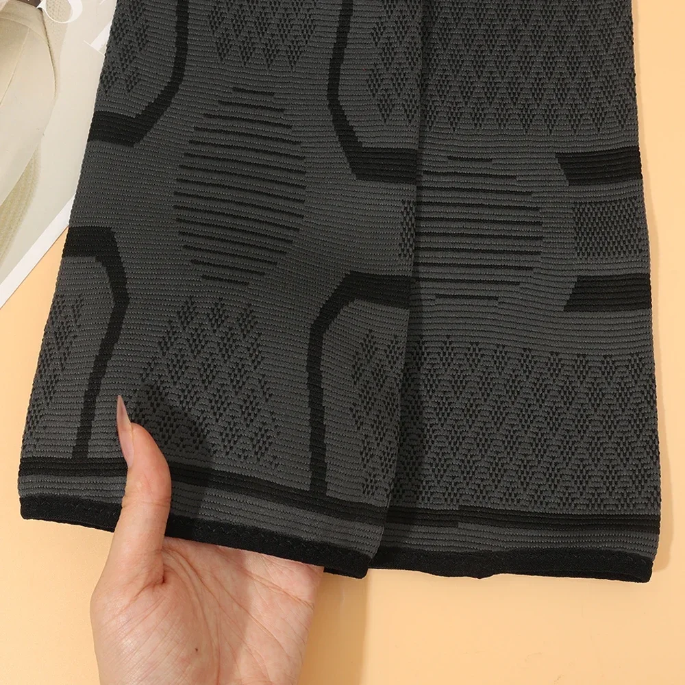 Спортивный компрессионный наколенник для предотвращения боли в коленях бега