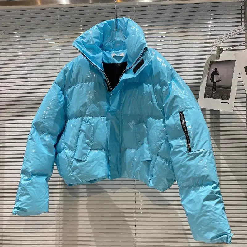 Женская куртка из лакированной кожи с воротником-стойкой и хлопковым подкладом