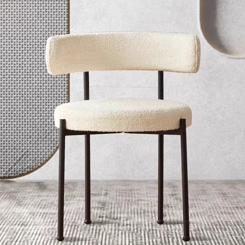 Удобные интерьерные стулья для гостиной легкие минималистичные современная