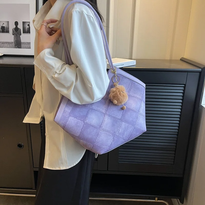 Large Capacity Push Argyle Lattice One Shoulder Female Bag Cute Plush Small Pendant Portable Large Bag Irregular Lady Bag