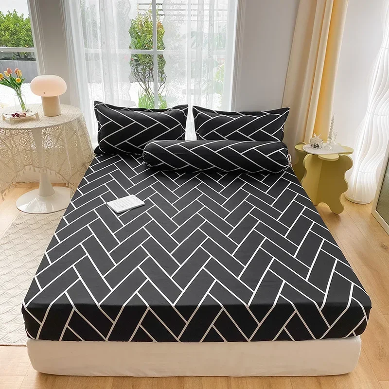 Простынь матраса. Простынь матраса. Кровать матрас простыня. Покрывало на резинке на кровать. Простынь матраса.