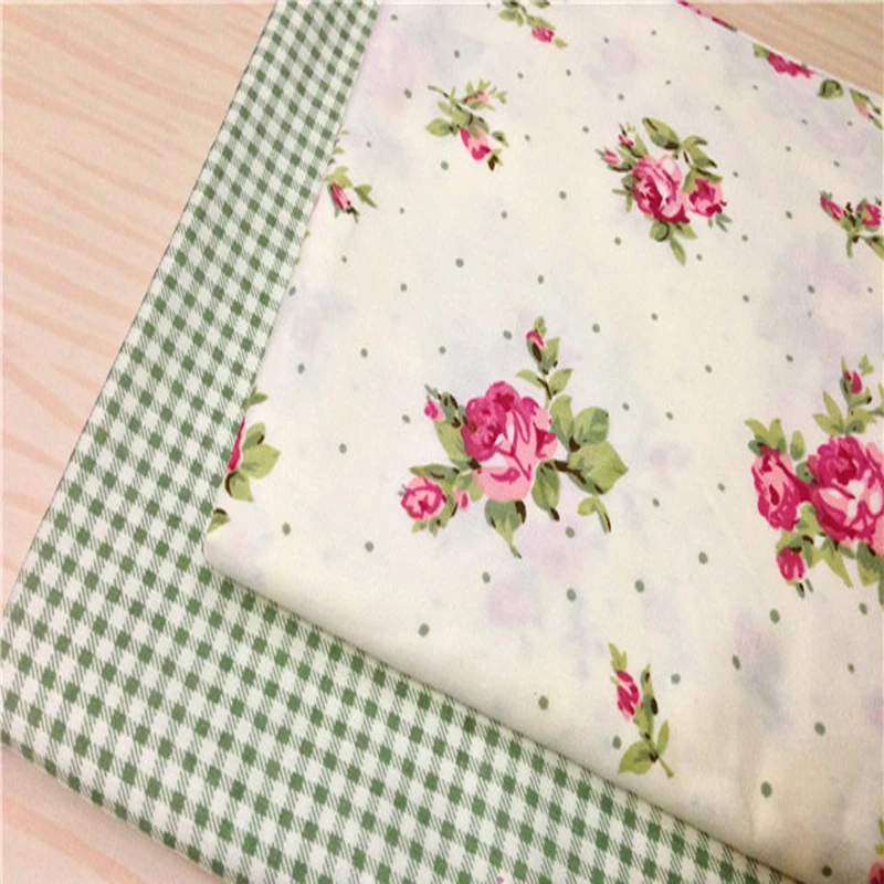 Хлопковая ткань с розами и листьями 50x160 см