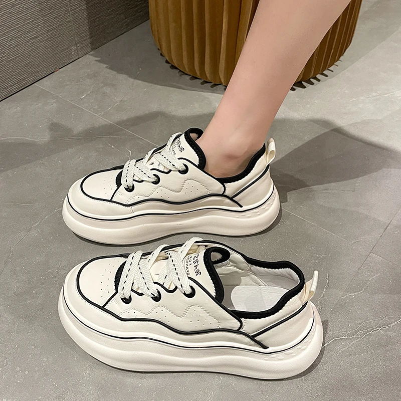 

Женские кроссовки на платформе в Корейском стиле, повседневные модные однотонные кроссовки из искусственной кожи на толстой подошве, со шнуровкой, с круглым носком, для отдыха, 2023
