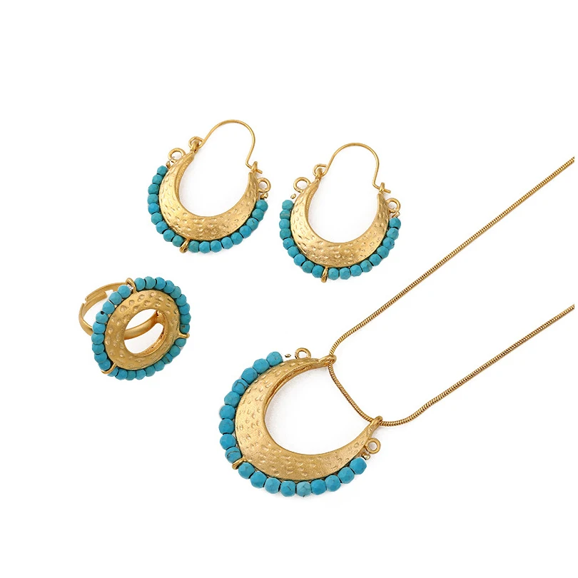 Комплект из колье серёг и кольца с золотистым сапфиром