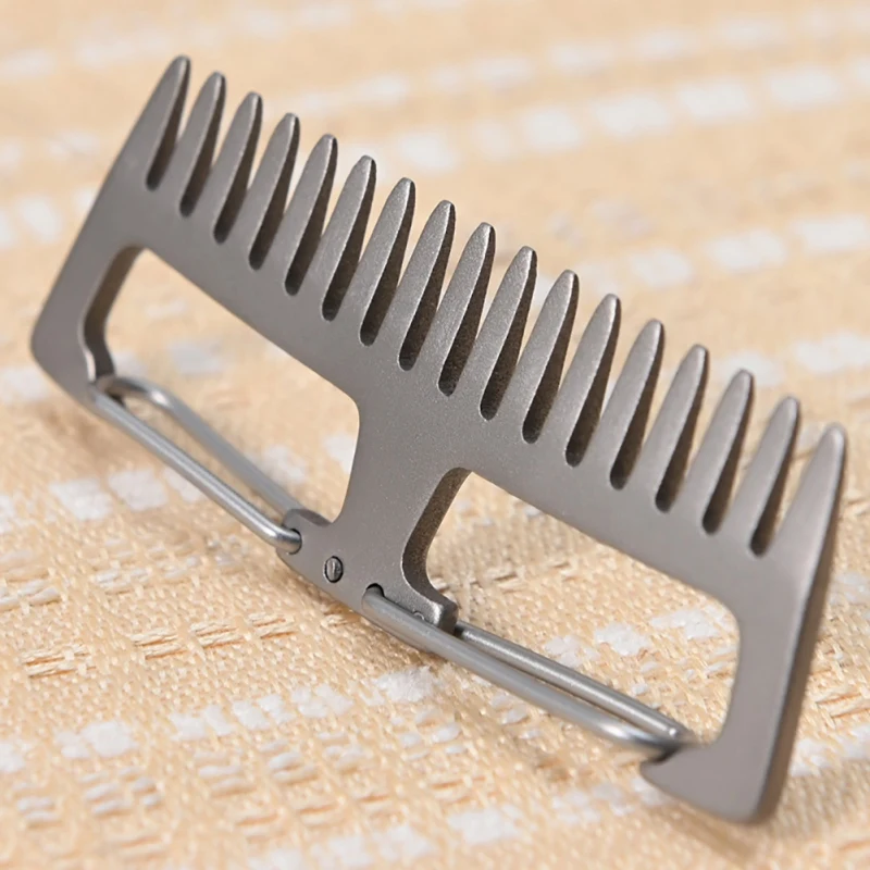

Pure Titanium Comb Keychain Anti-static Portable Mountaineering Buckle Outdoor Travel Portable Comb Portable Hanging Buckle