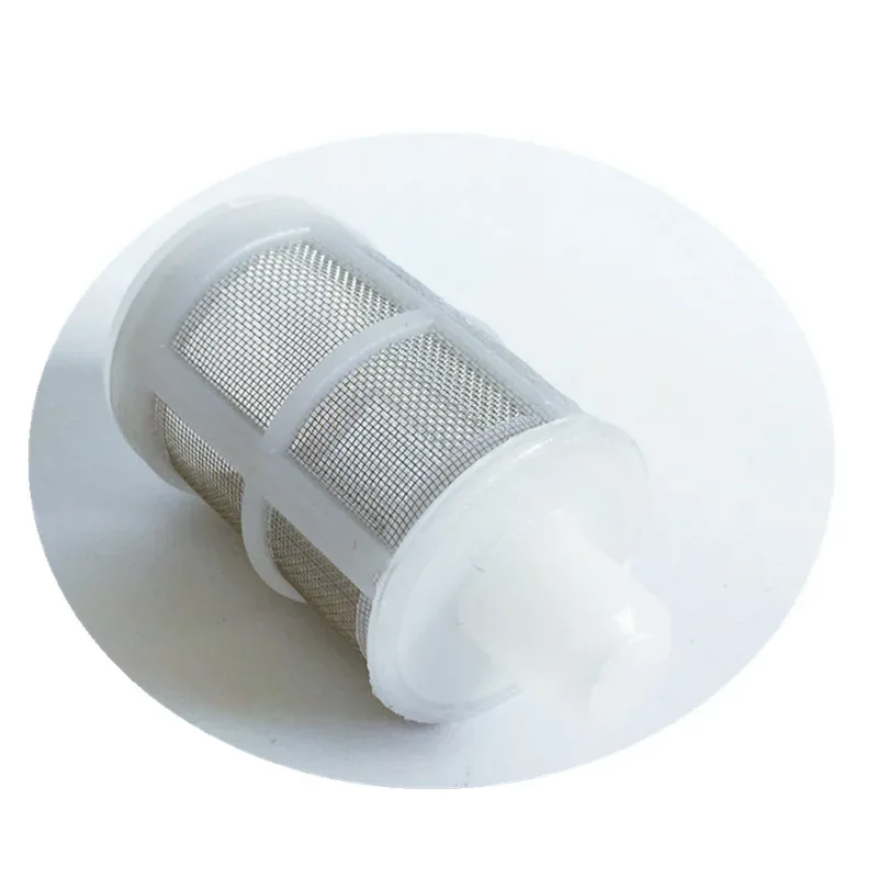 Инструмент для мытья автомобиля с использованием белой всасывающей трубки