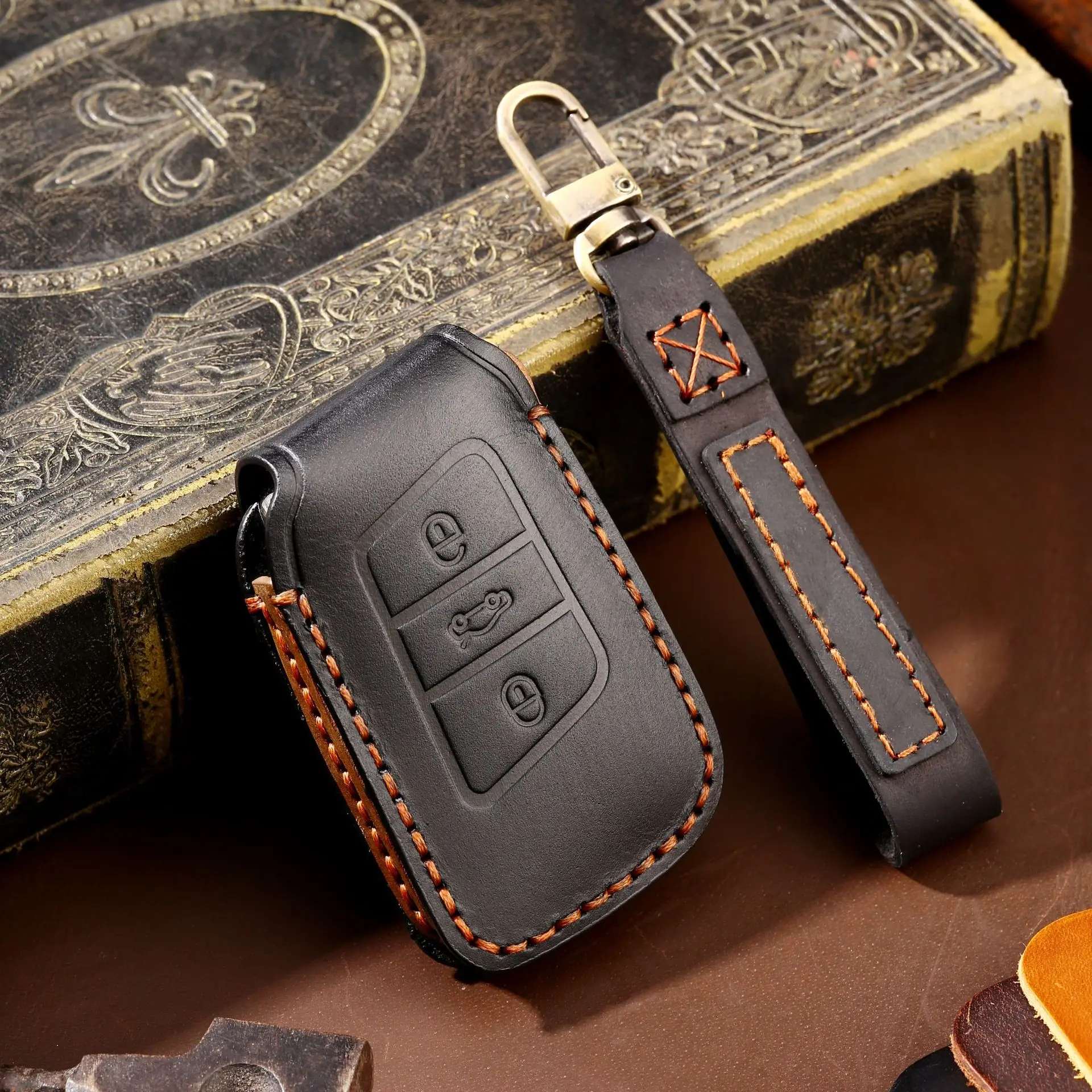 

Luxury Leather Car Key Case Cover Fob Protector for Volkswagen Passat Lavida Tiguan Golf Accessories Keychains Holder Keyring