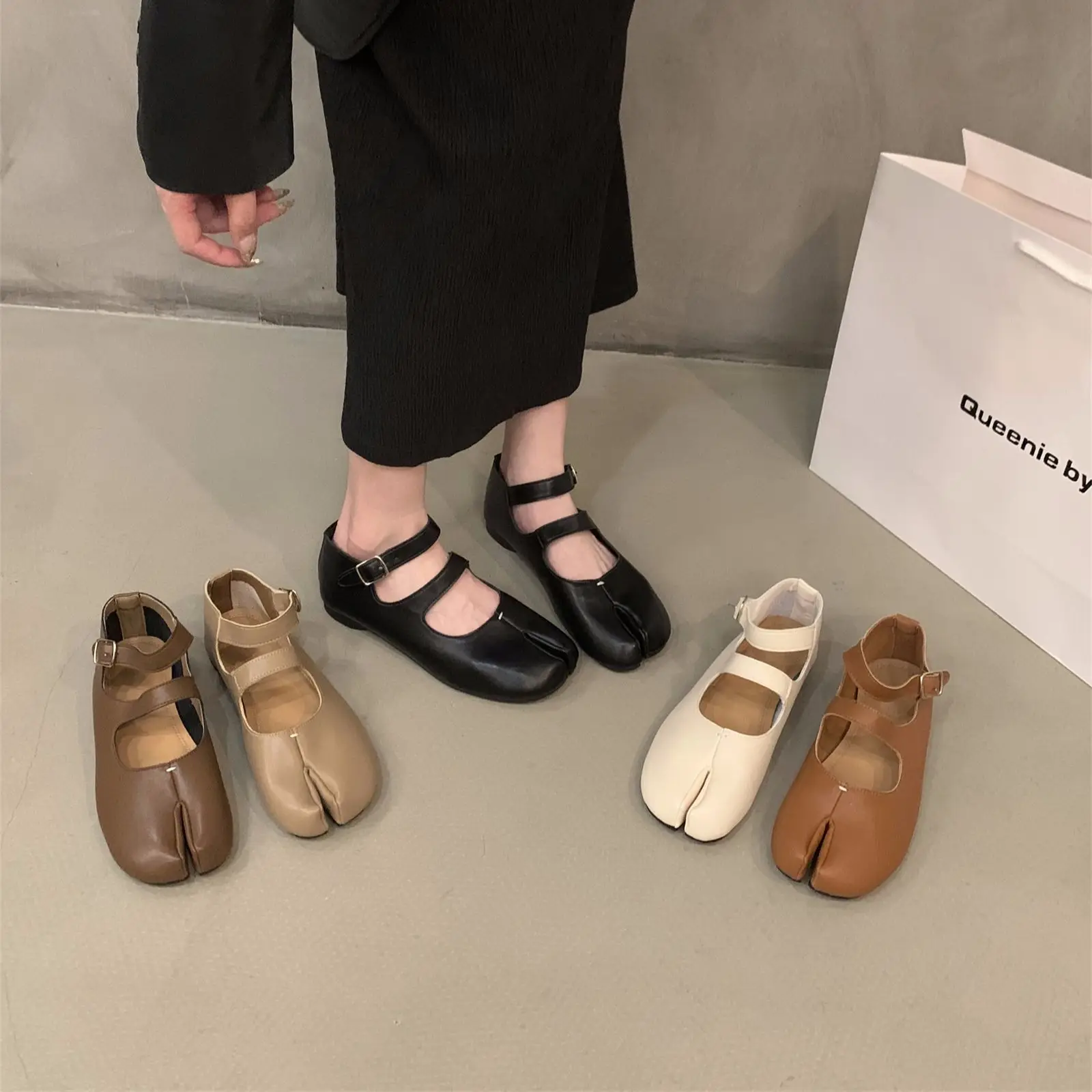 

Women Sandals New Fashion Split Toe Mary Jane Flats Ladies Pumps Female Retro Vintage Girl Daily Novelty Solid Ninja Shoes