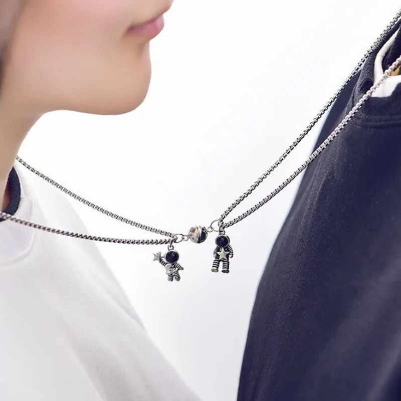 

2PCS/set Magnetic Attracts Couple Necklace Friendship Astronaut Pendant Faceted Charm Necklace Valentine's Day Gift Jewelry