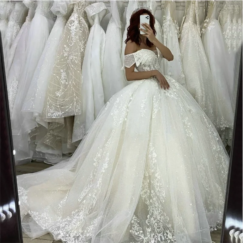 Купи 2022 Off The Shoulder Lace Appliqued Wedding Gowns Tulle Ball Gown Plus Size Bride Dress Long Custom Made Wedding Dresses за 6,719 рублей в магазине AliExpress