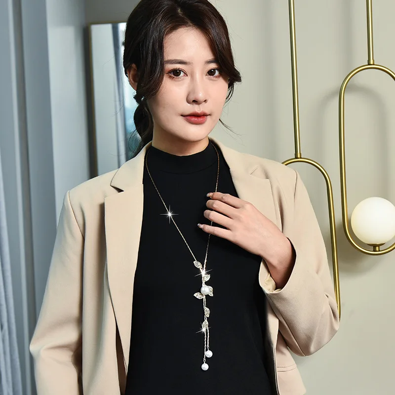 Модное простое длинное ожерелье-цепочка с длинными листьями осенне-зимнее