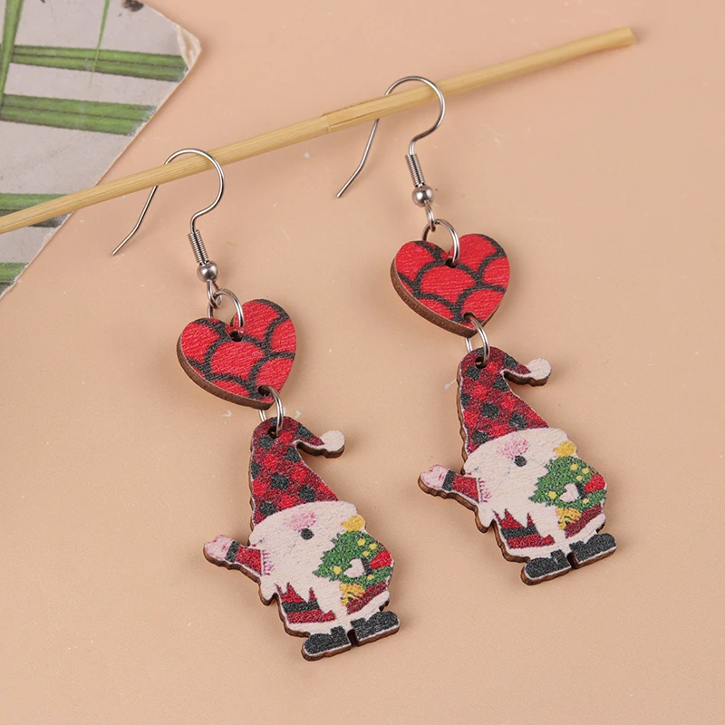 Серьги-подвески женские деревянные в виде кленового листа